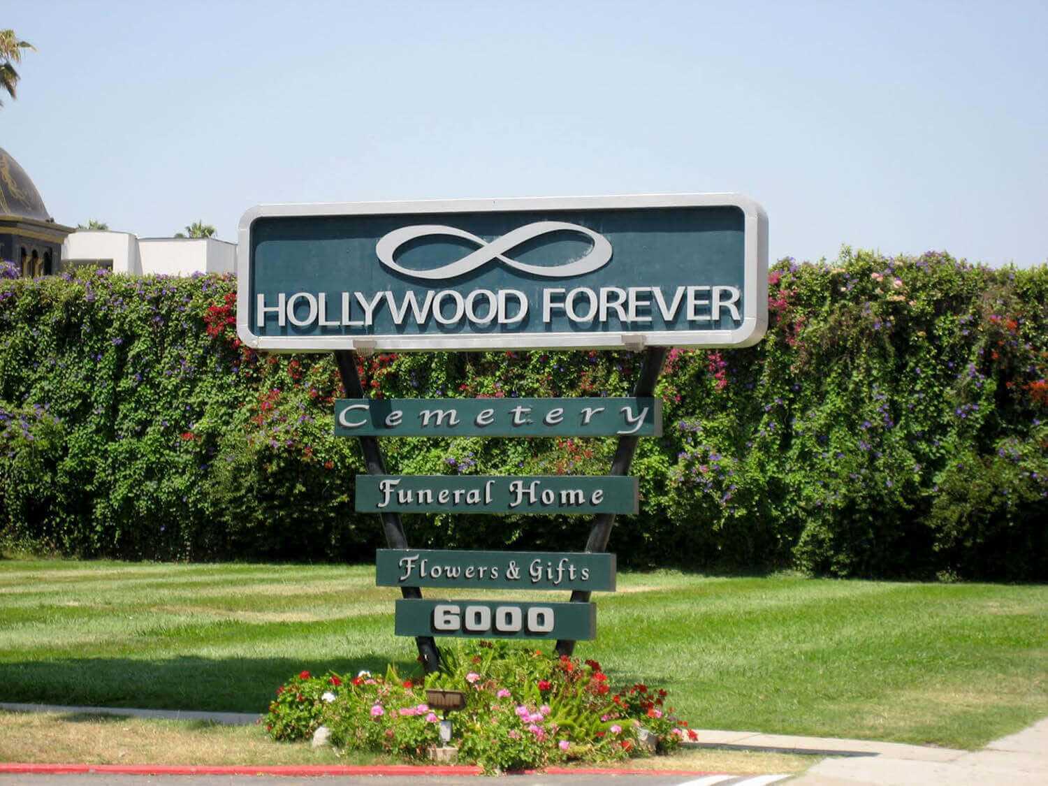 Hollywood cemetery tours: Grave Tours