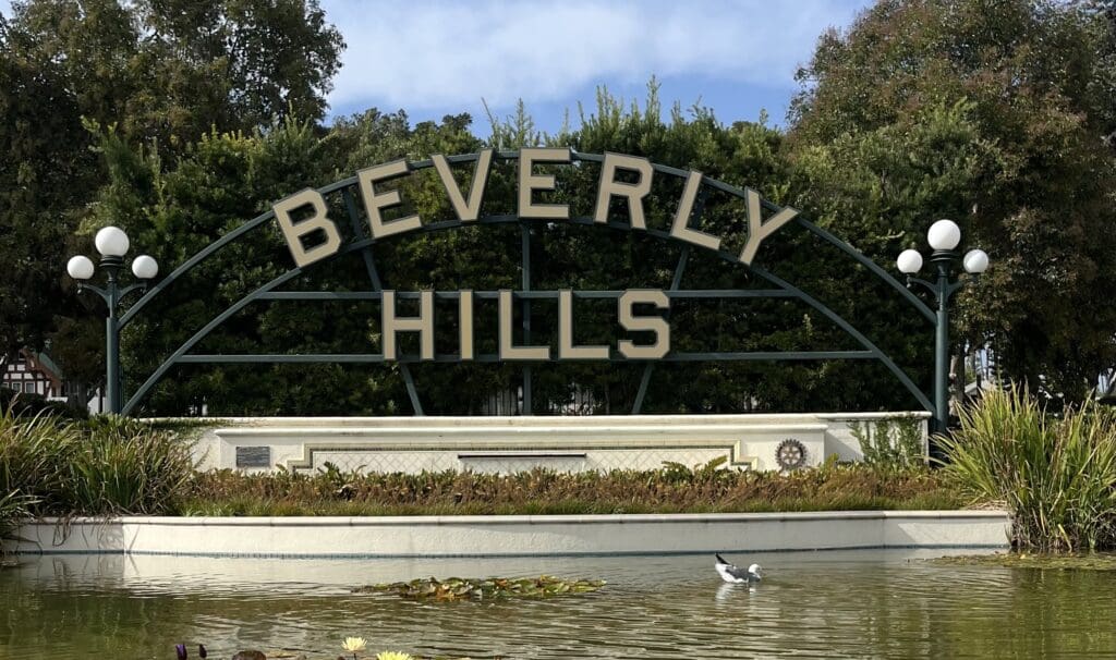 Most popular celebrity homes tour of Hollywood and Beverly Hills. 