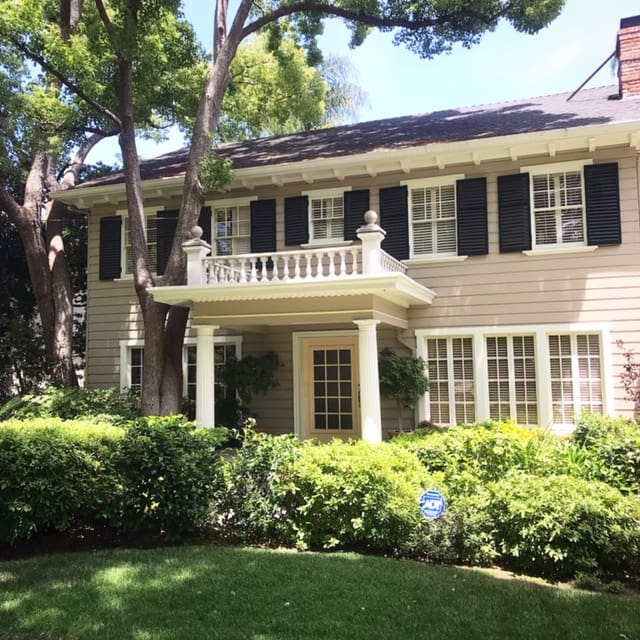 Ghost tour of Hollywood that includes filming locations, famous murders and scandals.