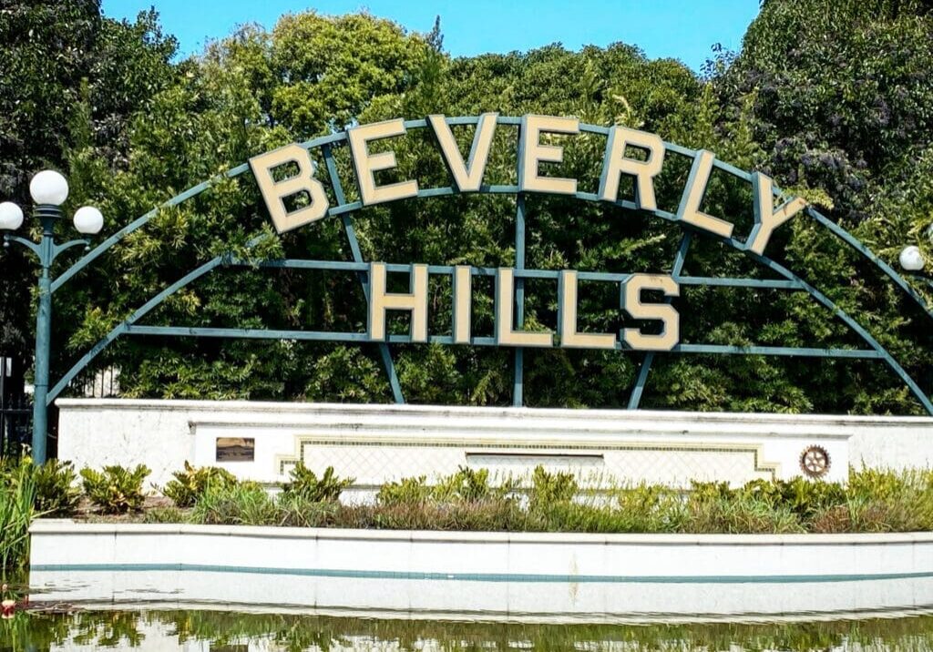 Beverly Hills sign arch over reflecting pond